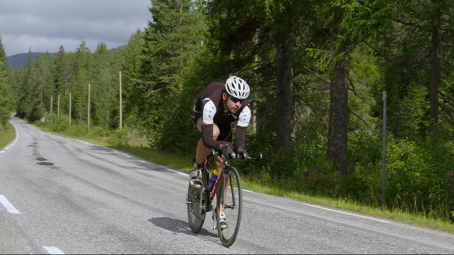 铁卫封喉！金玟哉一锤定音，奥地利逆转乌拉圭书写战术教科书