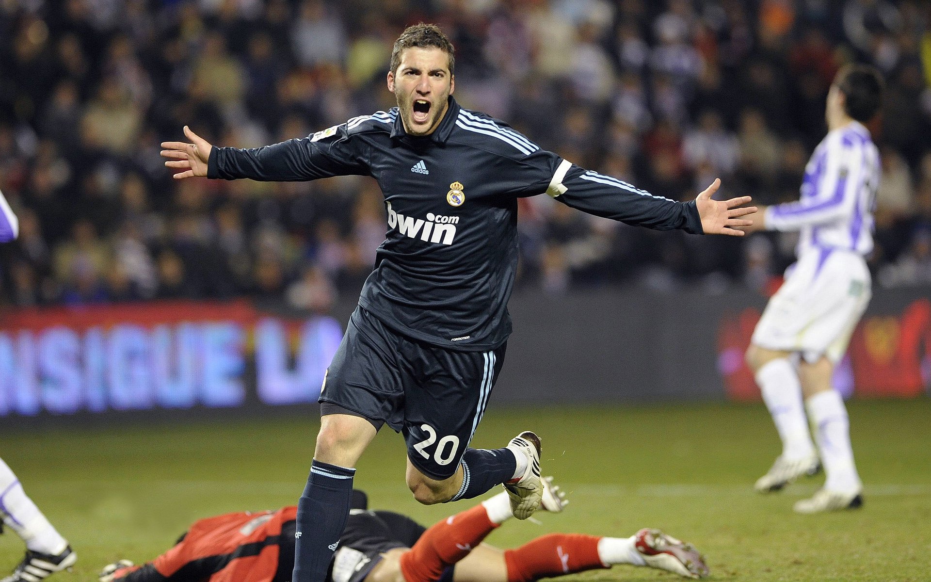 王哲林扛鼎，广东队逆转马刺，一场定义韧性的经典之战